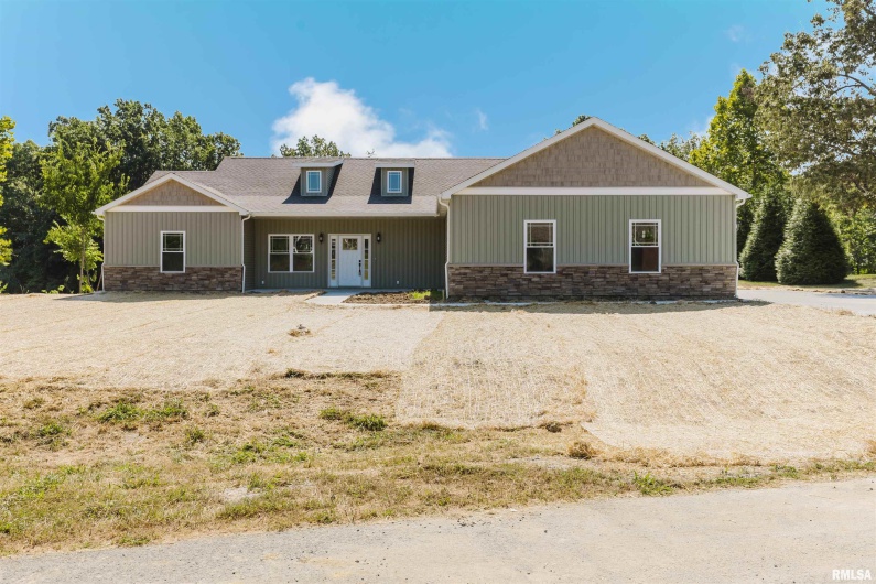 704 JONATHAN Lane, Carterville, Illinois 62918, 4 Bedrooms Bedrooms, 0 ,2 BathroomsBathrooms,Residential,For Sale,JONATHAN,0,RMAEB459279