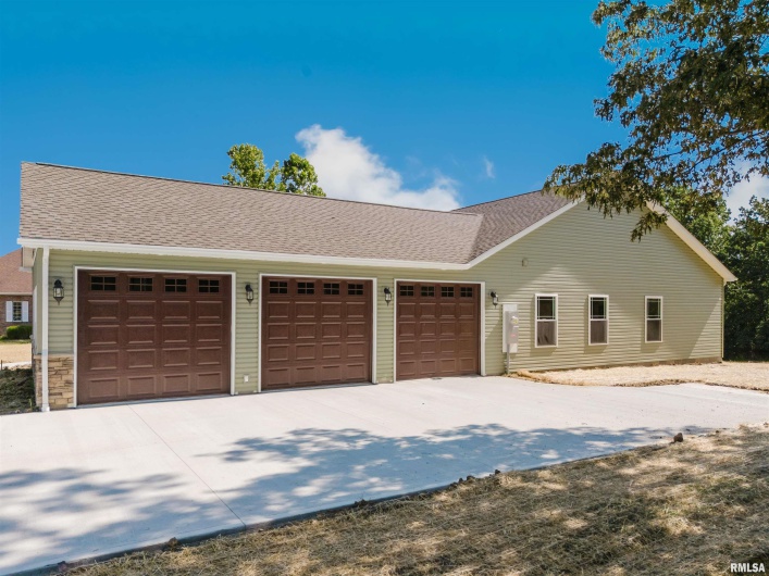 704 JONATHAN Lane, Carterville, Illinois 62918, 4 Bedrooms Bedrooms, 0 ,2 BathroomsBathrooms,Residential,For Sale,JONATHAN,0,RMAEB459279
