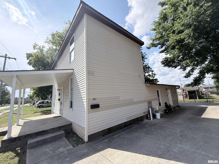 304 COLLEGE Street, Carbondale, Illinois 62901, 0 , 0 ,0,Residential Income,For Sale,COLLEGE,0,RMAEB459284