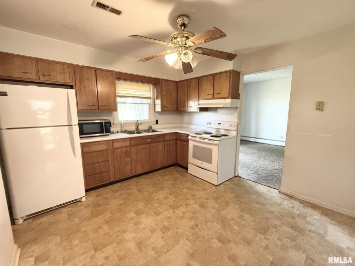 310 Brenda Lane, Energy, Illinois 62933, 3 Bedrooms Bedrooms, 0 ,1 BathroomBathrooms,Residential,For Sale,Brenda,0,RMAQC4266034