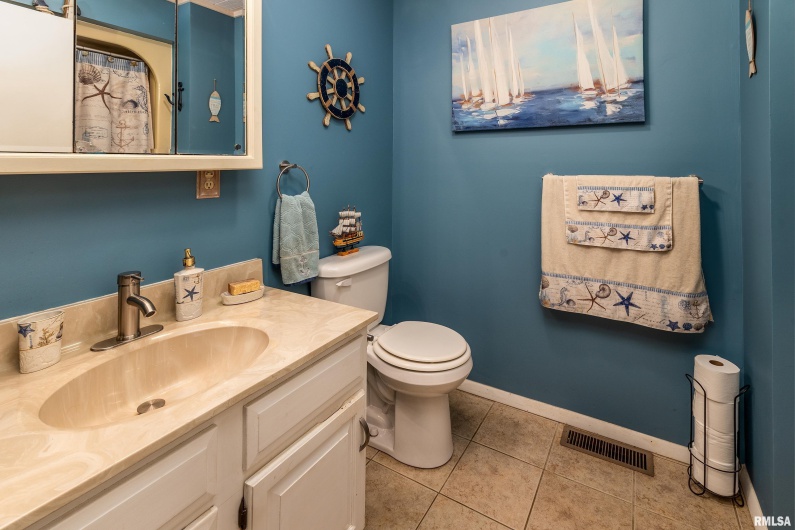 1302 FOSSE Road, Marion, Illinois 62959, 3 Bedrooms Bedrooms, 0 ,2 BathroomsBathrooms,Residential,For Sale,FOSSE,0,RMAQC4266459