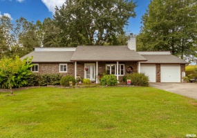 1302 FOSSE Road, Marion, Illinois 62959, 3 Bedrooms Bedrooms, 0 ,2 BathroomsBathrooms,Residential,For Sale,FOSSE,0,RMAQC4266459