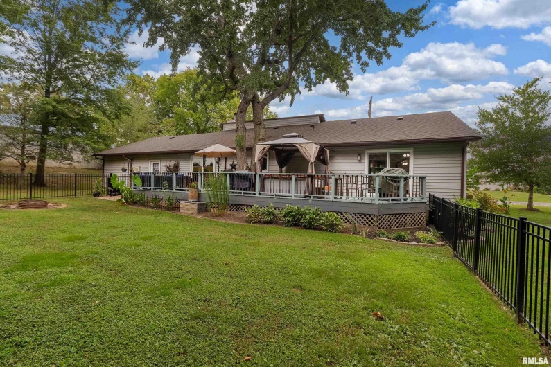 1302 FOSSE Road, Marion, Illinois 62959, 3 Bedrooms Bedrooms, 0 ,2 BathroomsBathrooms,Residential,For Sale,FOSSE,0,RMAQC4266459