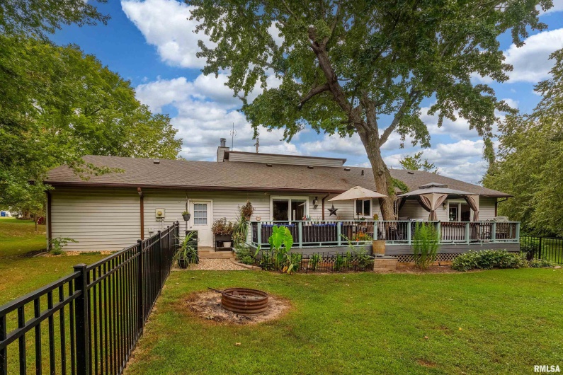 1302 FOSSE Road, Marion, Illinois 62959, 3 Bedrooms Bedrooms, 0 ,2 BathroomsBathrooms,Residential,For Sale,FOSSE,0,RMAQC4266459