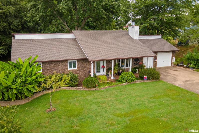 1302 FOSSE Road, Marion, Illinois 62959, 3 Bedrooms Bedrooms, 0 ,2 BathroomsBathrooms,Residential,For Sale,FOSSE,0,RMAQC4266459