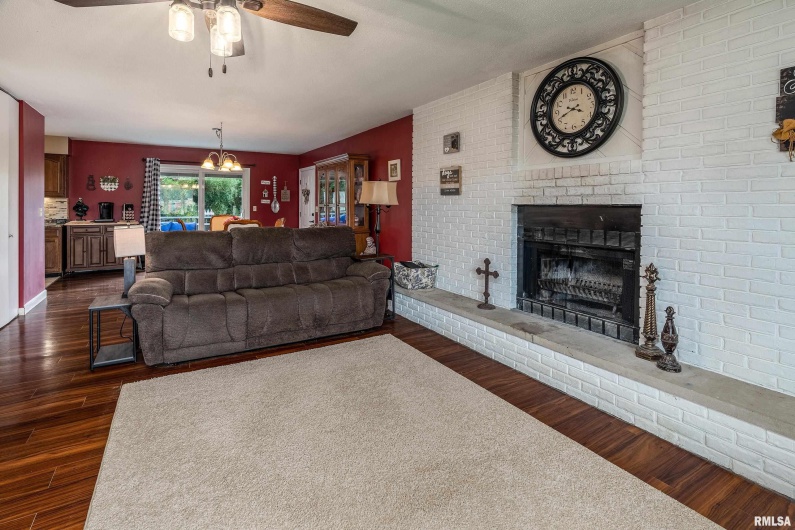 1302 FOSSE Road, Marion, Illinois 62959, 3 Bedrooms Bedrooms, 0 ,2 BathroomsBathrooms,Residential,For Sale,FOSSE,0,RMAQC4266459