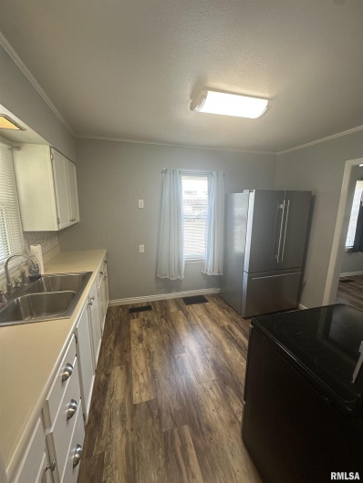 520 DAVIS Street, Carbondale, Illinois 62901, 2 Bedrooms Bedrooms, 0 ,1 BathroomBathrooms,Residential,For Sale,DAVIS,0,RMAQC4266463