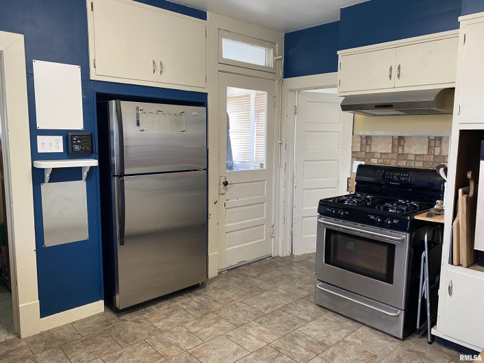2101 DEWEY Street, Murphysboro, Illinois 62966, 2 Bedrooms Bedrooms, 0 ,1 BathroomBathrooms,Residential,For Sale,DEWEY,0,RMAEB459300
