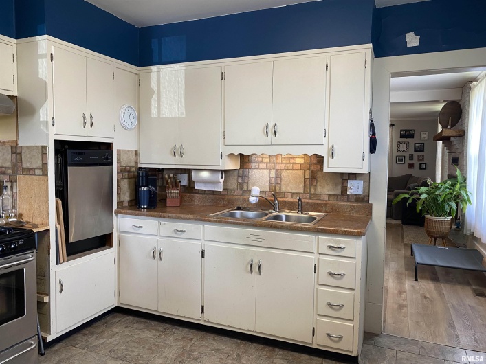 2101 DEWEY Street, Murphysboro, Illinois 62966, 2 Bedrooms Bedrooms, 0 ,1 BathroomBathrooms,Residential,For Sale,DEWEY,0,RMAEB459300
