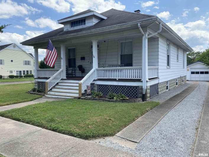 2101 DEWEY Street, Murphysboro, Illinois 62966, 2 Bedrooms Bedrooms, 0 ,1 BathroomBathrooms,Residential,For Sale,DEWEY,0,RMAEB459300