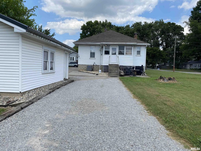 2101 DEWEY Street, Murphysboro, Illinois 62966, 2 Bedrooms Bedrooms, 0 ,1 BathroomBathrooms,Residential,For Sale,DEWEY,0,RMAEB459300