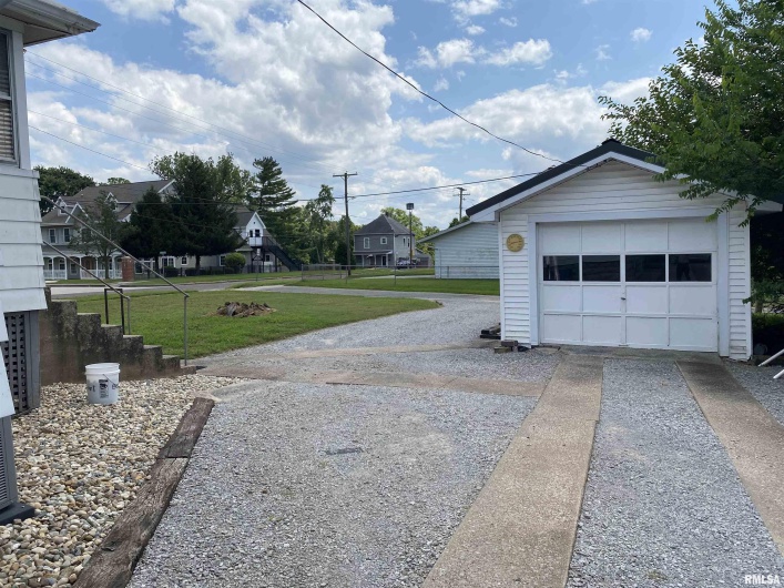 2101 DEWEY Street, Murphysboro, Illinois 62966, 2 Bedrooms Bedrooms, 0 ,1 BathroomBathrooms,Residential,For Sale,DEWEY,0,RMAEB459300