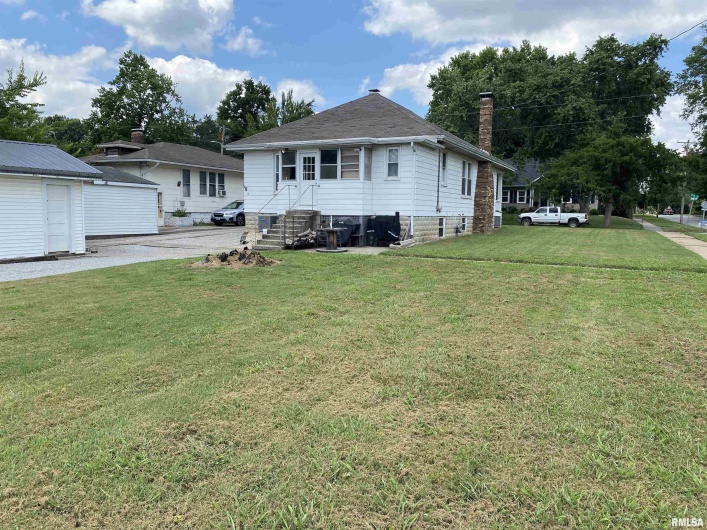 2101 DEWEY Street, Murphysboro, Illinois 62966, 2 Bedrooms Bedrooms, 0 ,1 BathroomBathrooms,Residential,For Sale,DEWEY,0,RMAEB459300