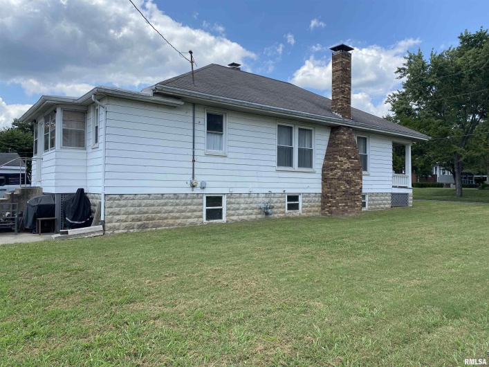 2101 DEWEY Street, Murphysboro, Illinois 62966, 2 Bedrooms Bedrooms, 0 ,1 BathroomBathrooms,Residential,For Sale,DEWEY,0,RMAEB459300