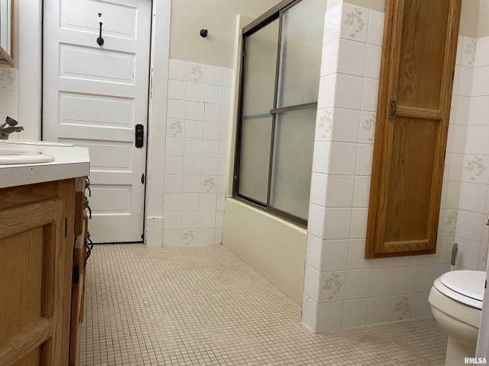 2101 DEWEY Street, Murphysboro, Illinois 62966, 2 Bedrooms Bedrooms, 0 ,1 BathroomBathrooms,Residential,For Sale,DEWEY,0,RMAEB459300