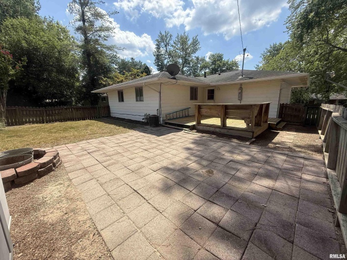 1007 WILLOW Street, Carbondale, Illinois 62901, 2 Bedrooms Bedrooms, 0 ,1 BathroomBathrooms,Residential,For Sale,WILLOW,0,RMAEB459304