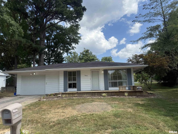 1007 WILLOW Street, Carbondale, Illinois 62901, 2 Bedrooms Bedrooms, 0 ,1 BathroomBathrooms,Residential,For Sale,WILLOW,0,RMAEB459304