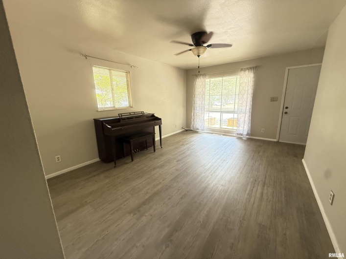 1007 WILLOW Street, Carbondale, Illinois 62901, 2 Bedrooms Bedrooms, 0 ,1 BathroomBathrooms,Residential,For Sale,WILLOW,0,RMAEB459304