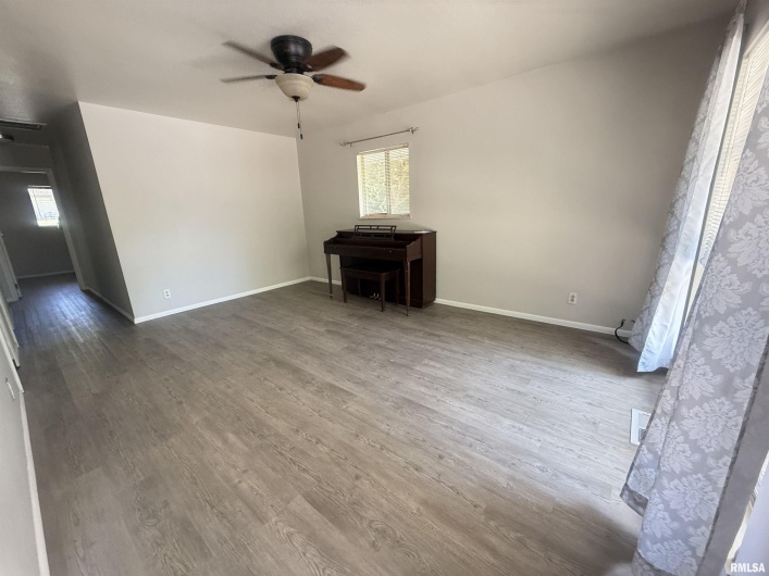 1007 WILLOW Street, Carbondale, Illinois 62901, 2 Bedrooms Bedrooms, 0 ,1 BathroomBathrooms,Residential,For Sale,WILLOW,0,RMAEB459304