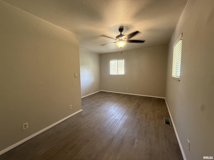 1007 WILLOW Street, Carbondale, Illinois 62901, 2 Bedrooms Bedrooms, 0 ,1 BathroomBathrooms,Residential,For Sale,WILLOW,0,RMAEB459304
