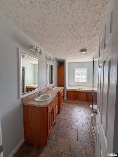 8860 Shawnee Hill Road, Shawneetown, Illinois 62946, 3 Bedrooms Bedrooms, 0 ,2 BathroomsBathrooms,Residential,For Sale,Shawnee Hill,0,RMAEB459314