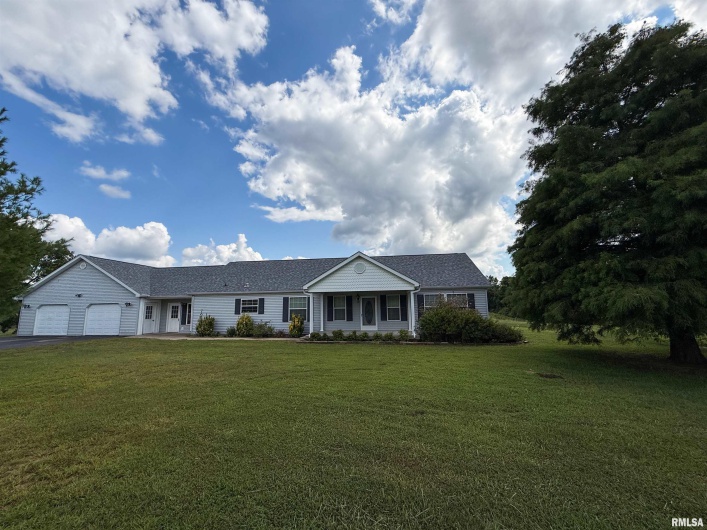 8860 Shawnee Hill Road, Shawneetown, Illinois 62946, 3 Bedrooms Bedrooms, 0 ,2 BathroomsBathrooms,Residential,For Sale,Shawnee Hill,0,RMAEB459314
