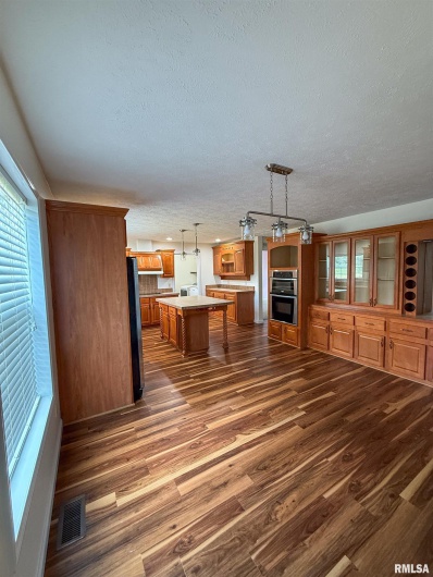 8860 Shawnee Hill Road, Shawneetown, Illinois 62946, 3 Bedrooms Bedrooms, 0 ,2 BathroomsBathrooms,Residential,For Sale,Shawnee Hill,0,RMAEB459314