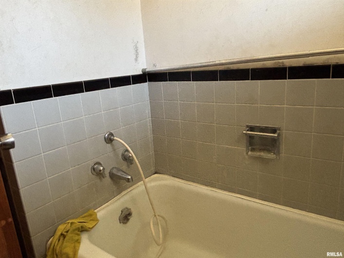 504 GREEN Street, Anna, Illinois 62906, 3 Bedrooms Bedrooms, 0 ,2 BathroomsBathrooms,Residential,For Sale,GREEN,0,RMAEB459315