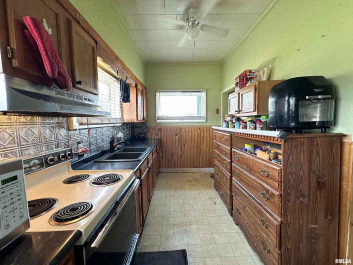 105 27TH Street, Herrin, Illinois 62948, 2 Bedrooms Bedrooms, 0 ,1 BathroomBathrooms,Residential,For Sale,27TH,0,RMAEB459319