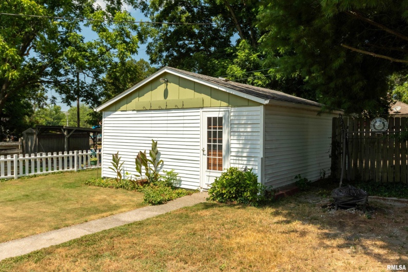 1318 OLIVE Street, Murphysboro, Illinois 62966, 2 Bedrooms Bedrooms, 0 ,1 BathroomBathrooms,Residential,For Sale,OLIVE,0,RMAEB459322