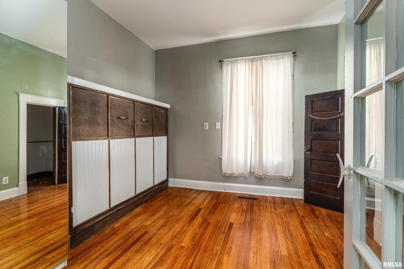 104 SPRINGER Street, Carbondale, Illinois 62901, 1 Bedroom Bedrooms, 0 ,1 BathroomBathrooms,Residential,For Sale,SPRINGER,0,RMAEB459325
