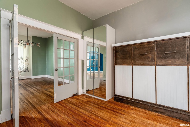 104 SPRINGER Street, Carbondale, Illinois 62901, 1 Bedroom Bedrooms, 0 ,1 BathroomBathrooms,Residential,For Sale,SPRINGER,0,RMAEB459325
