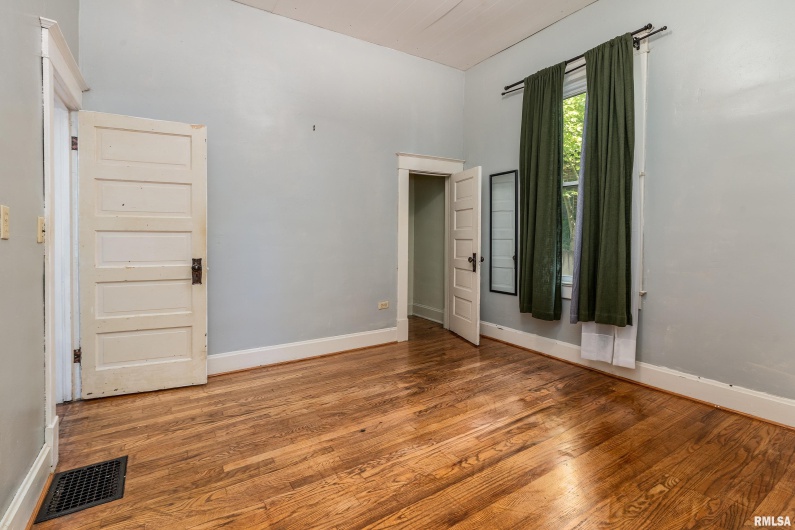 104 SPRINGER Street, Carbondale, Illinois 62901, 1 Bedroom Bedrooms, 0 ,1 BathroomBathrooms,Residential,For Sale,SPRINGER,0,RMAEB459325