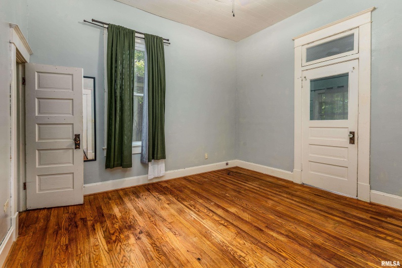 104 SPRINGER Street, Carbondale, Illinois 62901, 1 Bedroom Bedrooms, 0 ,1 BathroomBathrooms,Residential,For Sale,SPRINGER,0,RMAEB459325