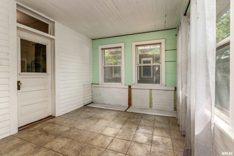 104 SPRINGER Street, Carbondale, Illinois 62901, 1 Bedroom Bedrooms, 0 ,1 BathroomBathrooms,Residential,For Sale,SPRINGER,0,RMAEB459325