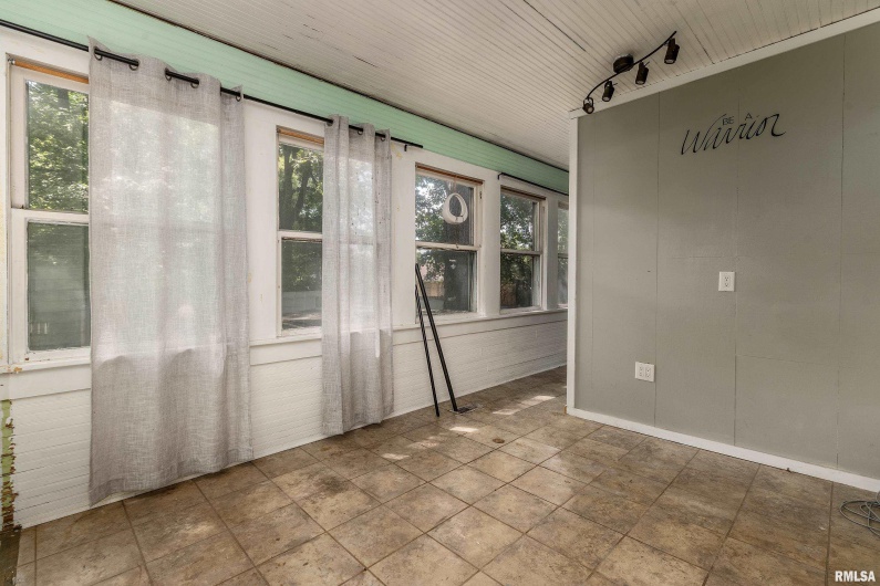 104 SPRINGER Street, Carbondale, Illinois 62901, 1 Bedroom Bedrooms, 0 ,1 BathroomBathrooms,Residential,For Sale,SPRINGER,0,RMAEB459325
