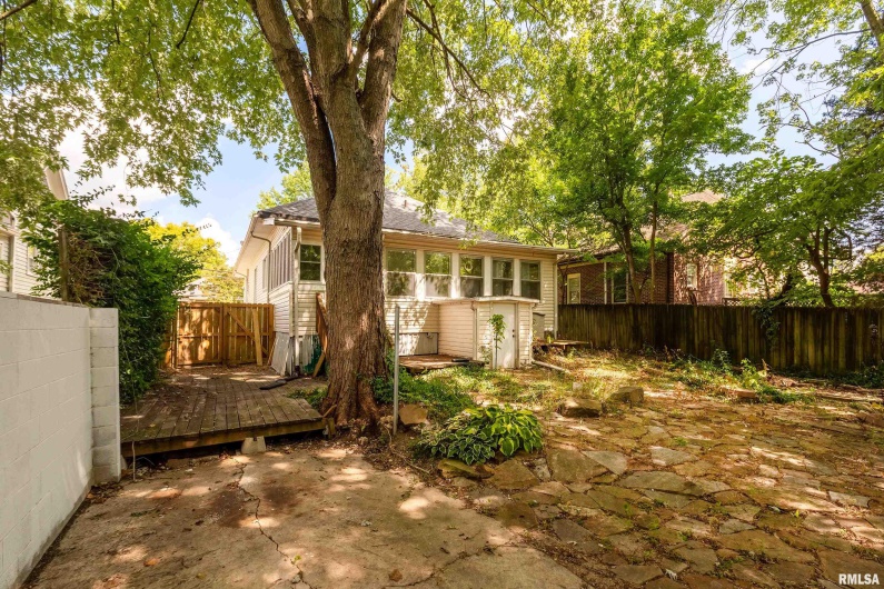 104 SPRINGER Street, Carbondale, Illinois 62901, 1 Bedroom Bedrooms, 0 ,1 BathroomBathrooms,Residential,For Sale,SPRINGER,0,RMAEB459325