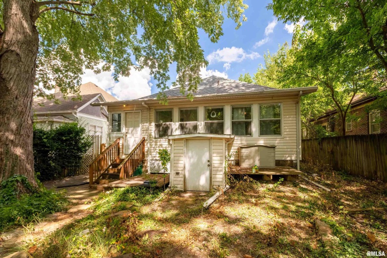 104 SPRINGER Street, Carbondale, Illinois 62901, 1 Bedroom Bedrooms, 0 ,1 BathroomBathrooms,Residential,For Sale,SPRINGER,0,RMAEB459325