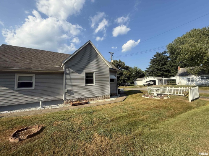401 23RD Street, Herrin, Illinois 62948, 2 Bedrooms Bedrooms, 0 ,1 BathroomBathrooms,Residential,For Sale,23RD,0,RMAEB459328