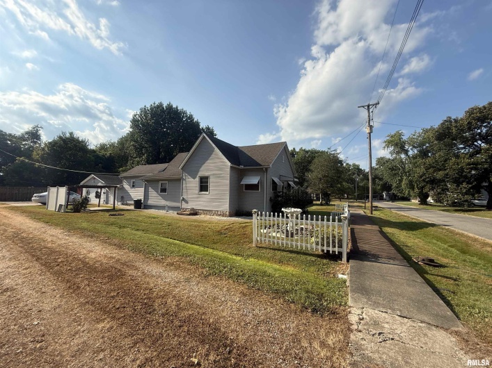 401 23RD Street, Herrin, Illinois 62948, 2 Bedrooms Bedrooms, 0 ,1 BathroomBathrooms,Residential,For Sale,23RD,0,RMAEB459328