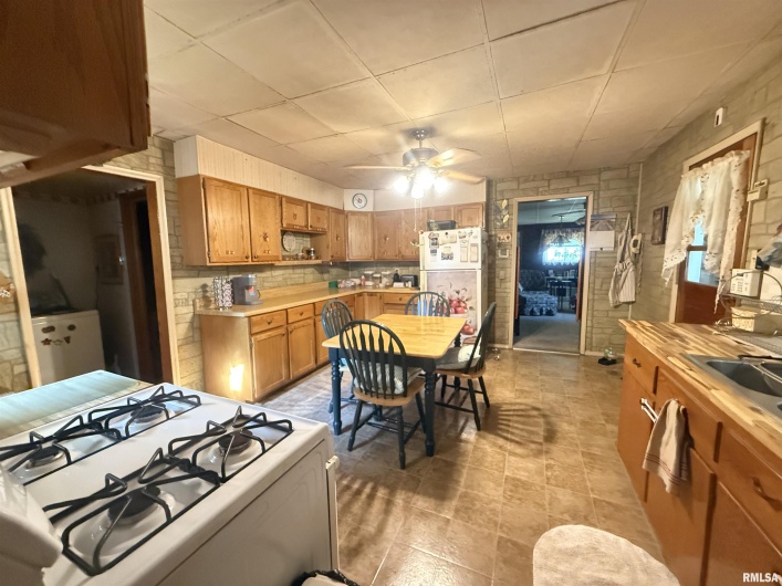 401 23RD Street, Herrin, Illinois 62948, 2 Bedrooms Bedrooms, 0 ,1 BathroomBathrooms,Residential,For Sale,23RD,0,RMAEB459328