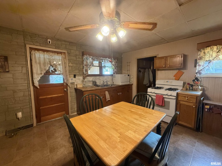 401 23RD Street, Herrin, Illinois 62948, 2 Bedrooms Bedrooms, 0 ,1 BathroomBathrooms,Residential,For Sale,23RD,0,RMAEB459328