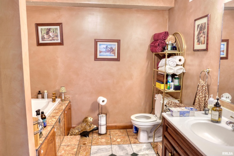 267 BRIAN Avenue, Murphysboro, Illinois 62966, 3 Bedrooms Bedrooms, 0 ,4 BathroomsBathrooms,Residential,For Sale,BRIAN,0,RMAEB459329