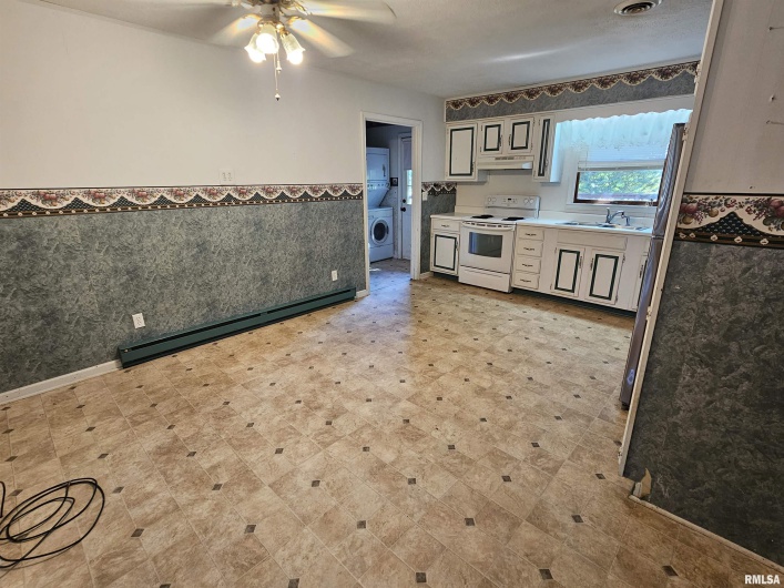 308 HIGH Street, Eddyville, Illinois 62928, 3 Bedrooms Bedrooms, 0 ,1 BathroomBathrooms,Residential,For Sale,HIGH,0,RMAEB459331