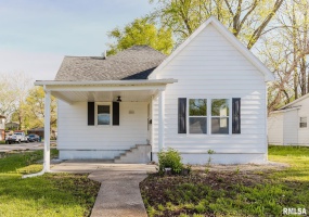 800 Reeves Street, Marion, Illinois 62959, 3 Bedrooms Bedrooms, 0 ,2 BathroomsBathrooms,Residential,For Sale,Reeves,0,RMAEB457101