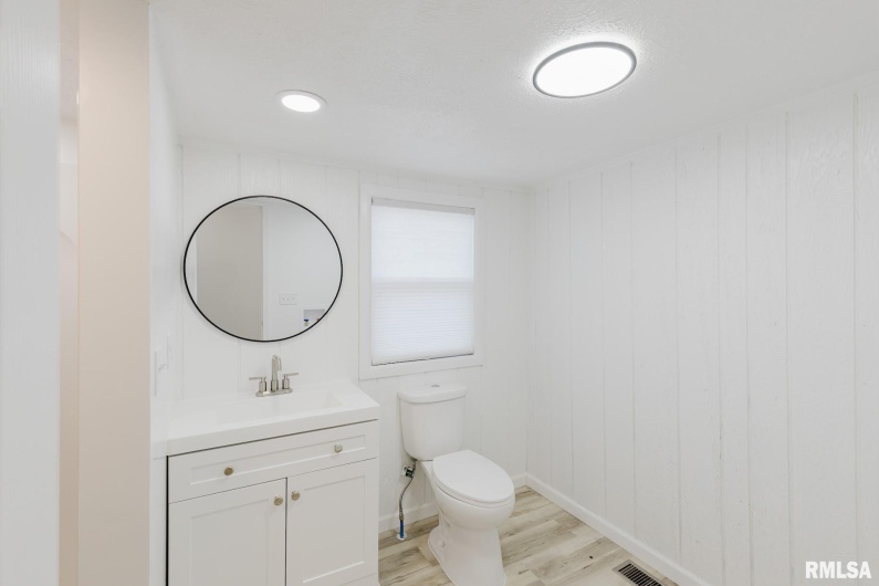 800 Reeves Street, Marion, Illinois 62959, 3 Bedrooms Bedrooms, 0 ,2 BathroomsBathrooms,Residential,For Sale,Reeves,0,RMAEB457101