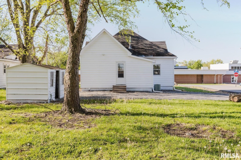 800 Reeves Street, Marion, Illinois 62959, 3 Bedrooms Bedrooms, 0 ,2 BathroomsBathrooms,Residential,For Sale,Reeves,0,RMAEB457101