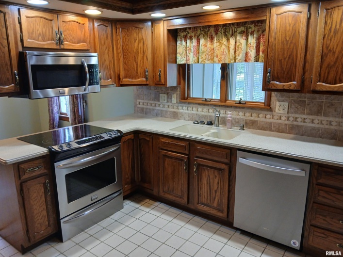 1202 Hoffard Avenue, Johnston City, Illinois 62951, 2 Bedrooms Bedrooms, 0 ,2 BathroomsBathrooms,Residential,For Sale,Hoffard,0,RMAEB459335