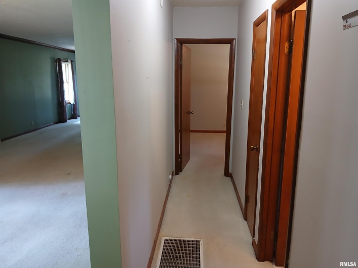 1202 Hoffard Avenue, Johnston City, Illinois 62951, 2 Bedrooms Bedrooms, 0 ,2 BathroomsBathrooms,Residential,For Sale,Hoffard,0,RMAEB459335