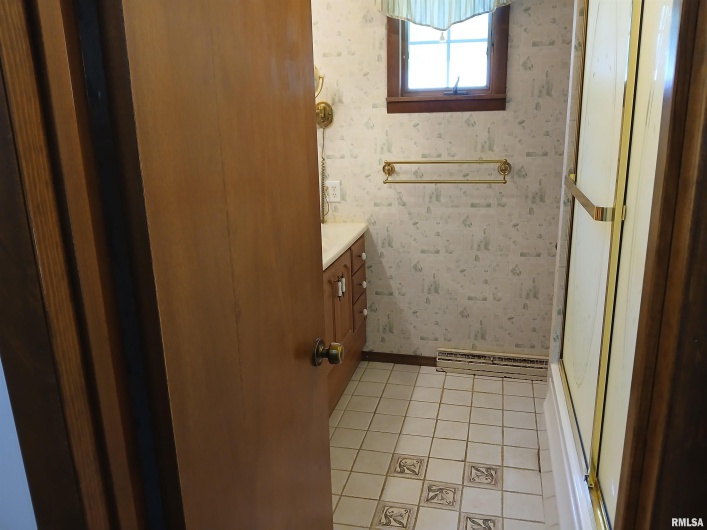 1202 Hoffard Avenue, Johnston City, Illinois 62951, 2 Bedrooms Bedrooms, 0 ,2 BathroomsBathrooms,Residential,For Sale,Hoffard,0,RMAEB459335